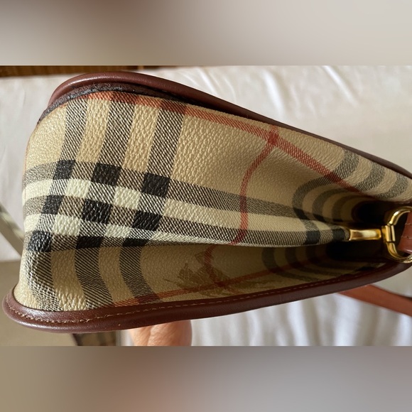 Burberrys Saddle Bag in Coated Canvas with the Burberry Classic Check Print - Picture 4 of 6